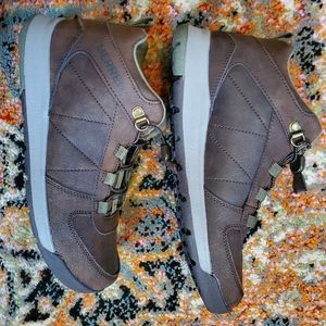 Merrell Burnt Rock Boys Hiking/School Boots size 5